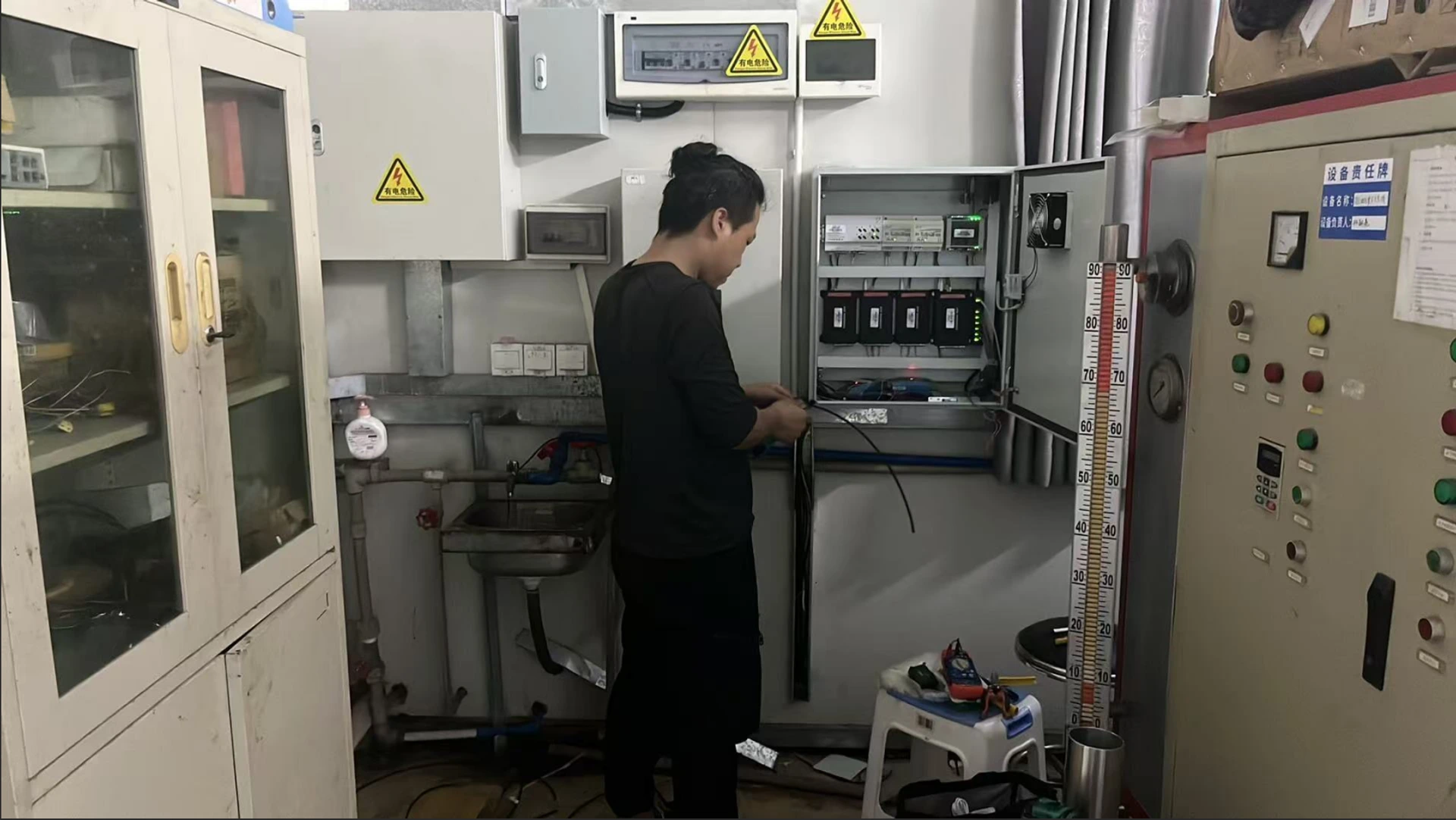 案例配图8：核电厂智能消防实验室，集物联网数据采集、智能联动报警、三维数字孪生与大屏可视化于一体。实时接入多类传感器，三维场景动态映射火灾态势，支持智能应急响应。涵盖智慧驾驶舱、